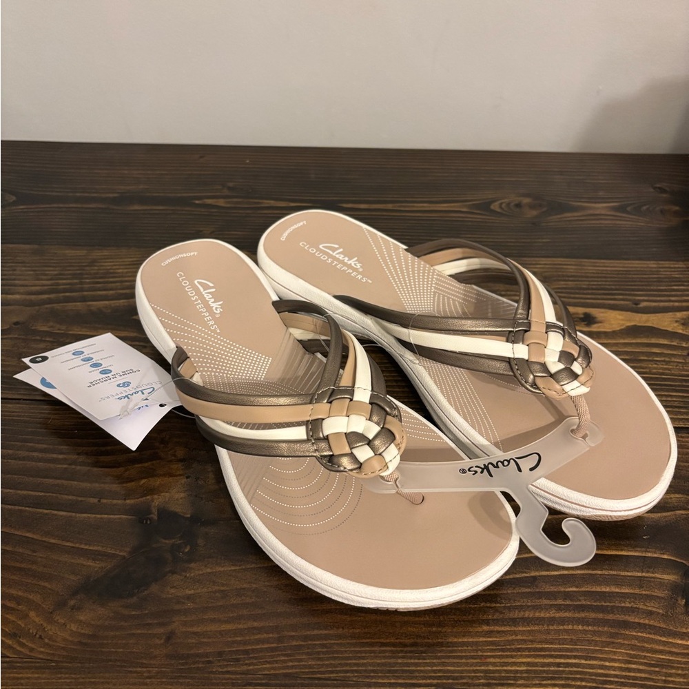 Clarks Women's Beige and White Sandals Clark’s cloud steppers NEW